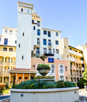 Island Club Hotel And Apartment