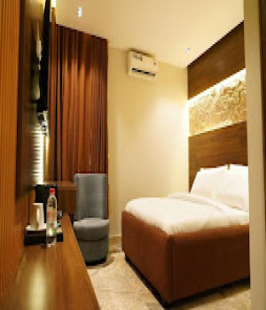 Studio Room