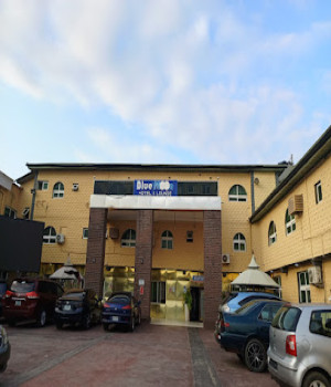 Bluemoon Hotel & Lounge