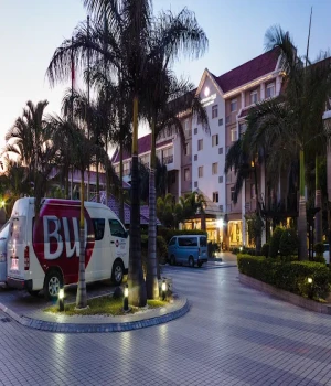 Best Western Plus Paramount Hotel