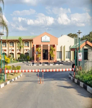 M'kango Golfview Hotel