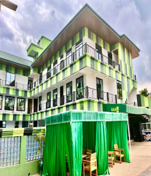 Freedom Hills Hotel