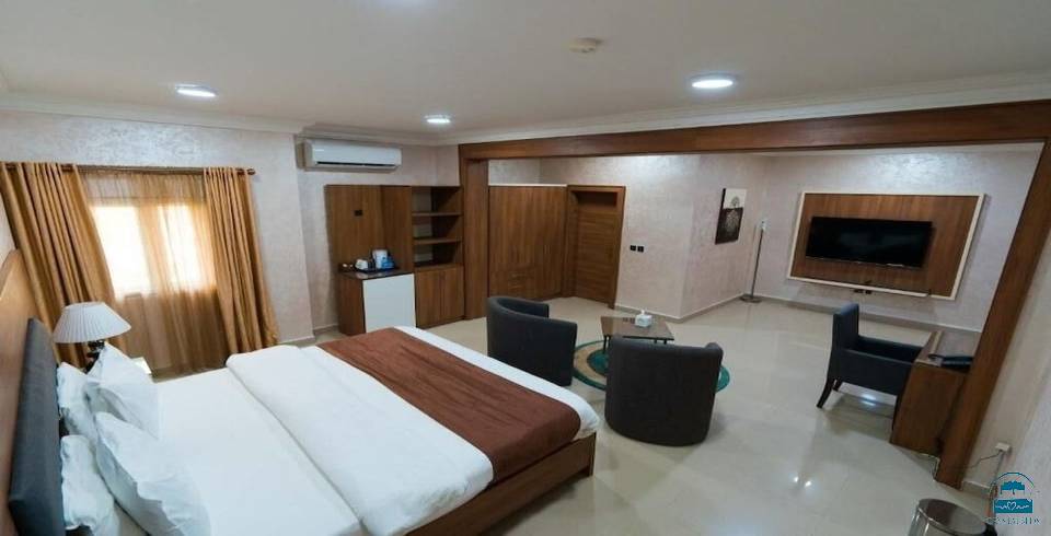 PHOENICIA SUITES HOTEL