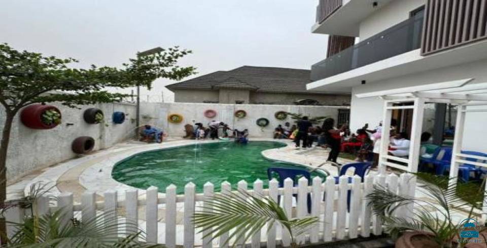 Ayahs Court