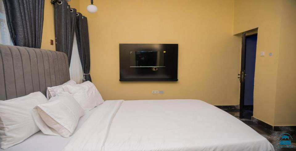 E & G Hotels and Suites