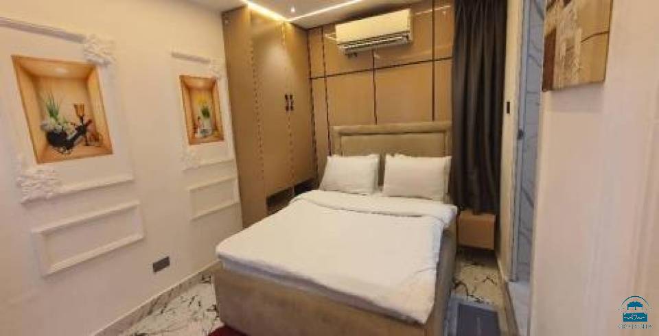 De white house ShortLet Apartment  2