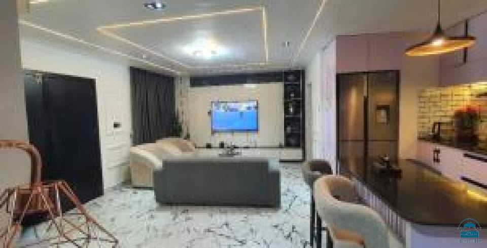 De white house ShortLet Apartment  2