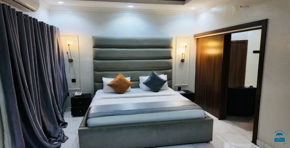 CribVille Hotel & Suites