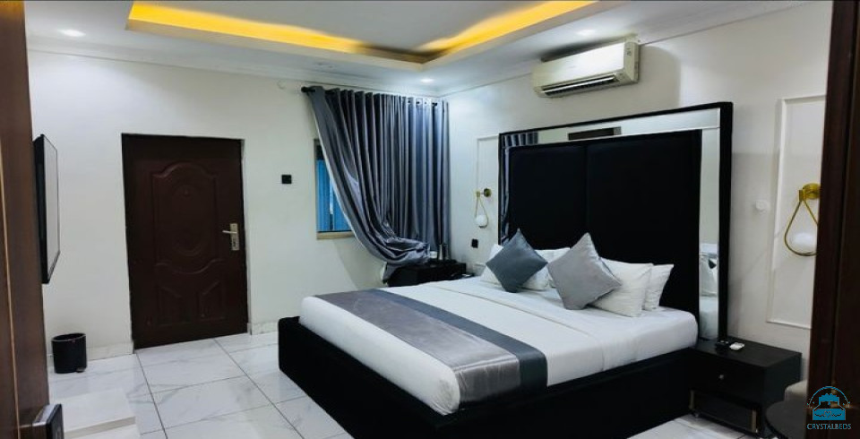 CribVille Hotel & Suites