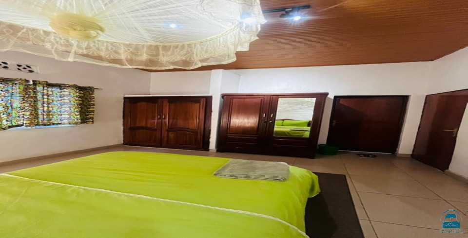 FIG TREE: accommodation, conferencing, restaurant.