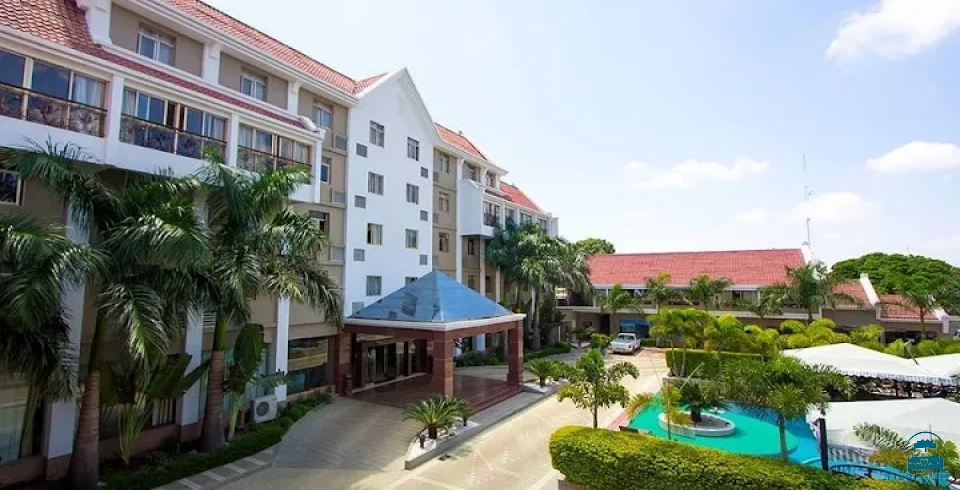Best Western Plus Paramount Hotel
