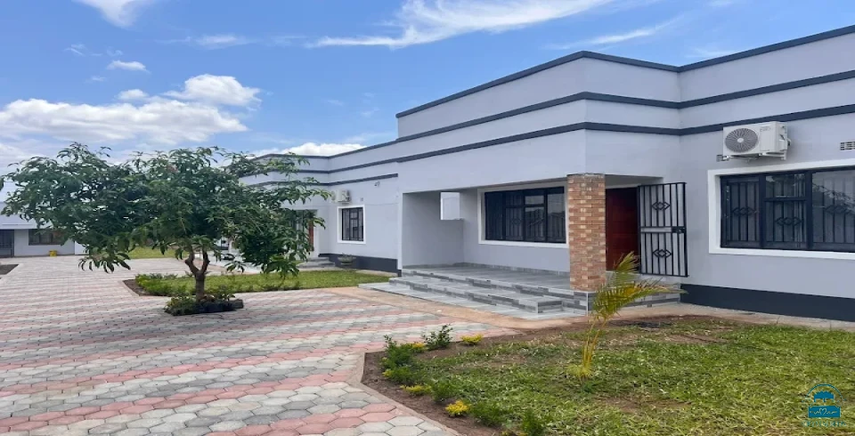 White Rhino Apartment & Tour
