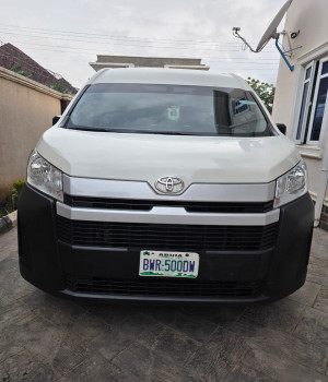 Hiace Bus