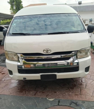 Hiace Bus